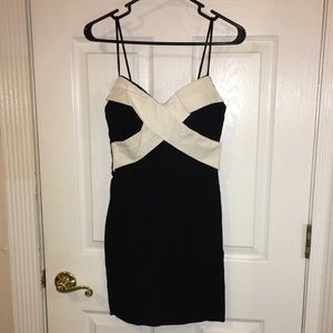 Mini dress in black and white